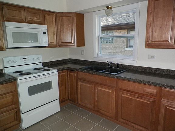 5th image of 9506 Lorel Ave