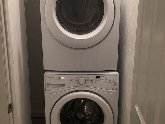 WASHER-DRYER/CLOSET