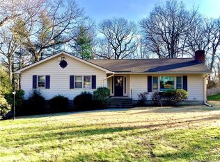 49 Stoneleigh Sq, Fairfield, CT 06825