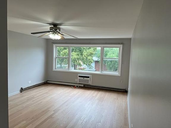 3rd image of 4707 Washington St #301