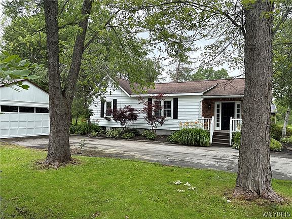 2nd image of 2310 Bowen Rd