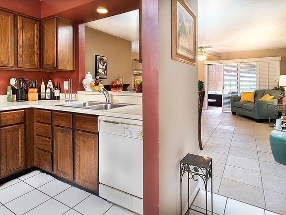5th image of 609 Gallery Dr APT 9