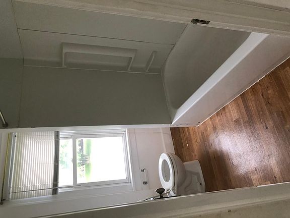 4th image of 422 N 12th Ave #1HALF