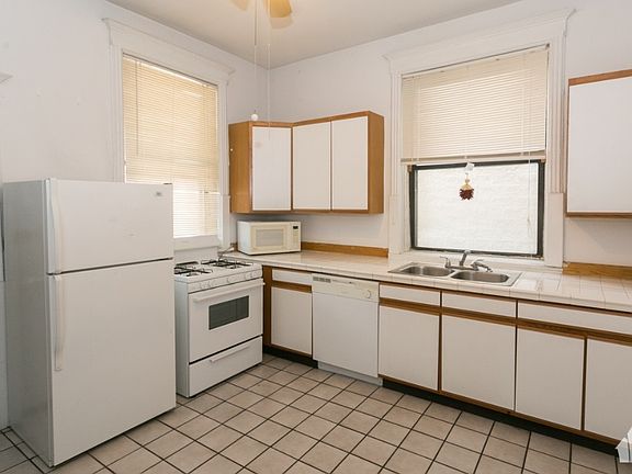5th image of 3521 N Wilton Ave #3