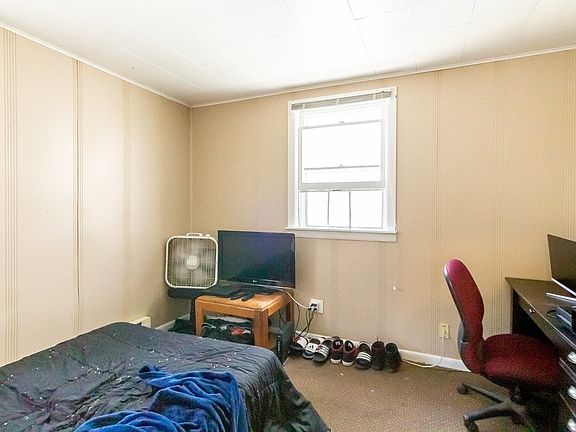 4th image of 824-826 W University Ave