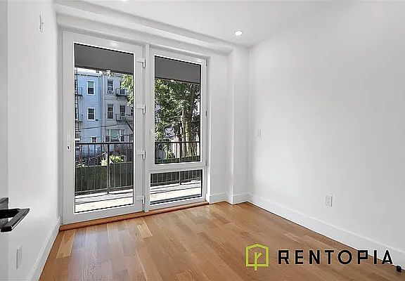 5th image of 352 Meeker Ave #518