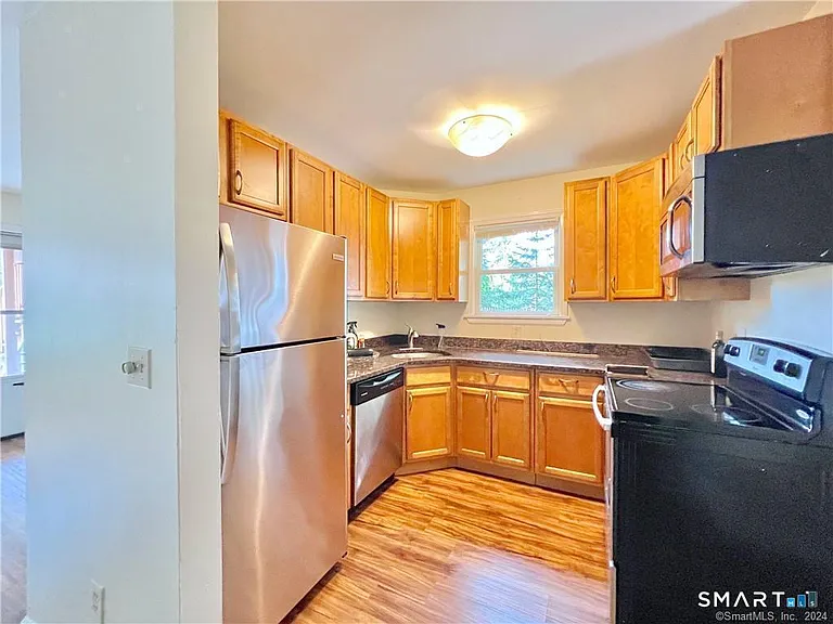 25 W Main St #8 — Photo 4