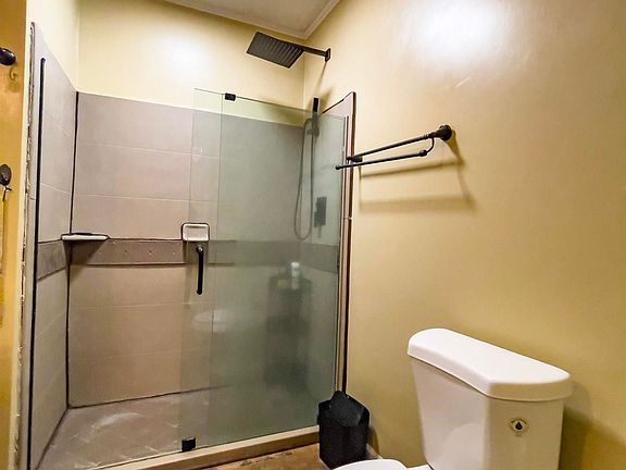 2nd image of 411 Gary St