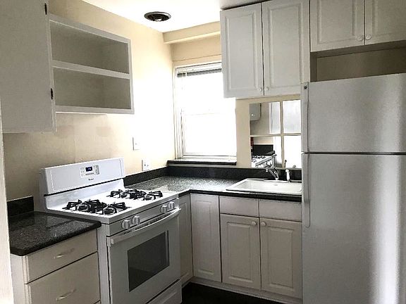 2nd image of 4862 Park Blvd #4862