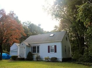 228 Pilgrim Pl, Bridgeport, CT 06610