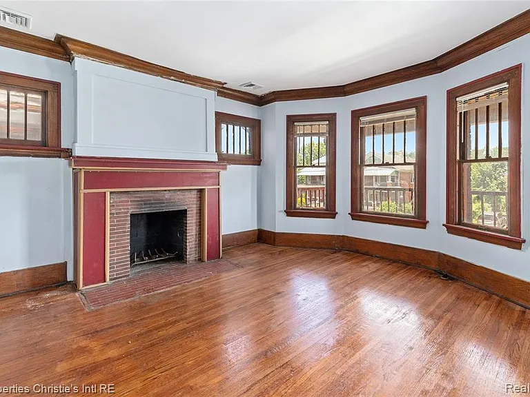 4573 Vancouver St — Photo 3