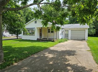 406 N Delaware St, Greenup, IL 62428
