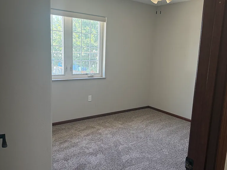 219 W Hahn Ave — Photo 15