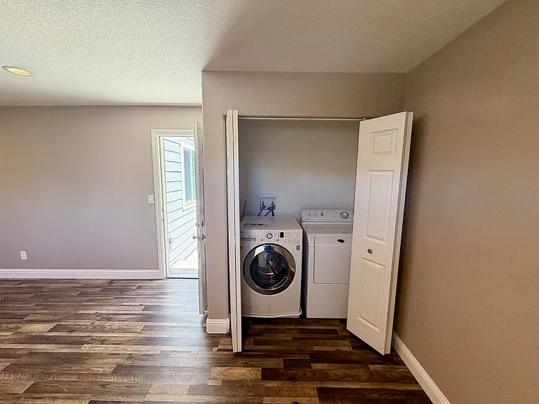 851 E Main St — Photo 10