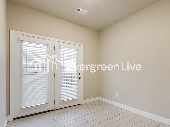 3rd image of 2100 Periwinkle Pl