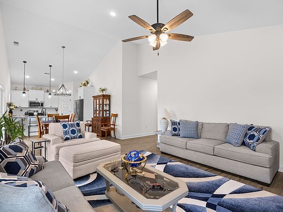 5th image of 386 Long Meadow Dr.