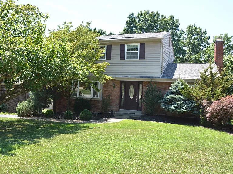 117 Huron Dr — Photo 1