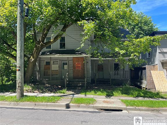 2nd image of 321 Allen St