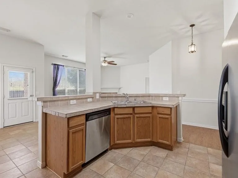 2607 Sun Cove Ln — Photo 8
