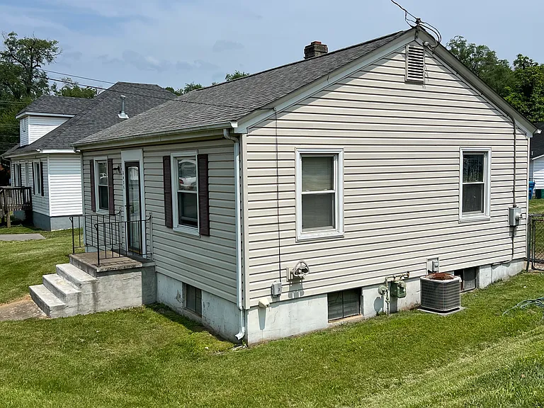 2435 King St NE — Photo 13