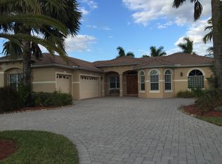 2237 Valencia Lakes Cir, Naples, FL 34120