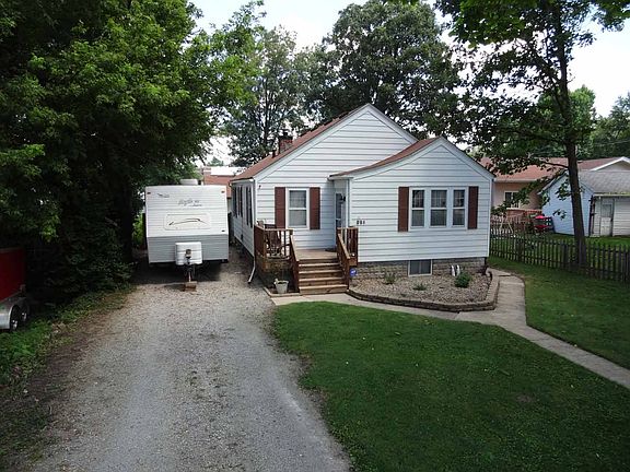 2nd image of 221 E Kinzie St