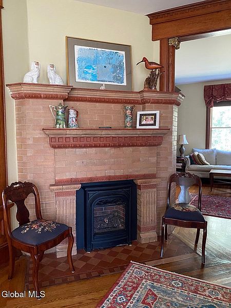 4th image of 37 Pleasant Street