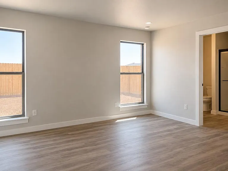 2416 Goldfinch Rd — Photo 5