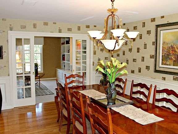 4th image of 940 W Deerbrook Dr