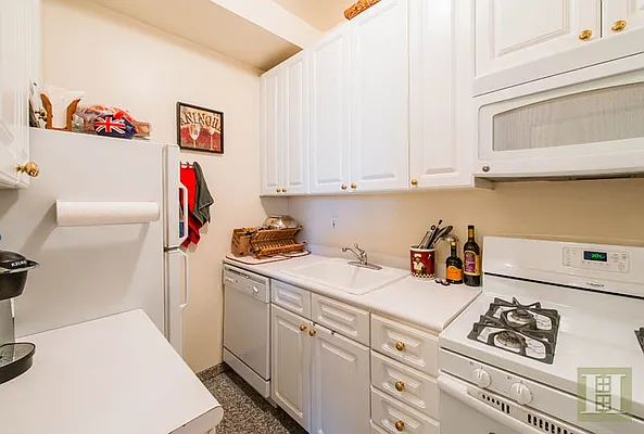 Rented by Halstead Real Estate | media 19