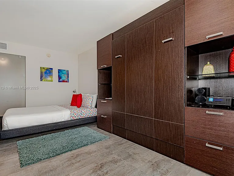 2301 Collins Ave #723 — Photo 13
