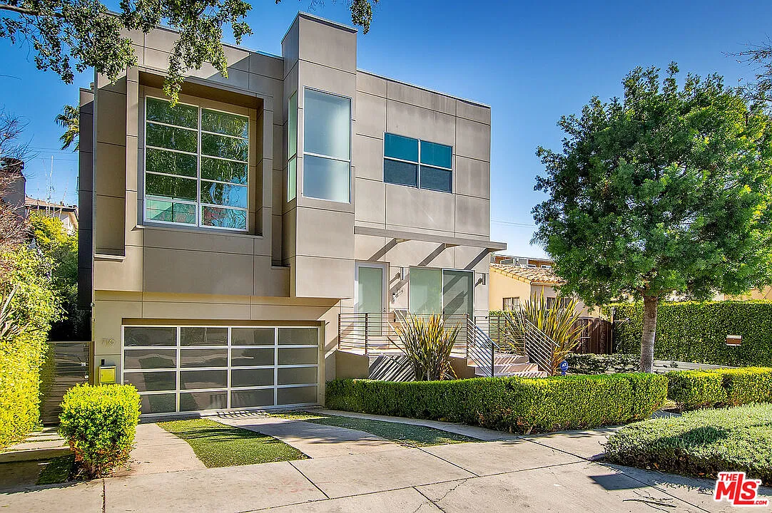 2 bed, 2.5 bath, 2500 sqft, $8,750 — Photo 2