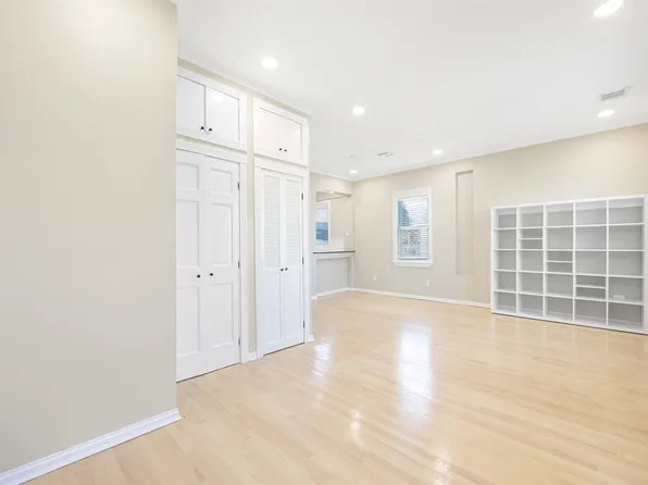 47 Carlton Avenue image 7 of 21