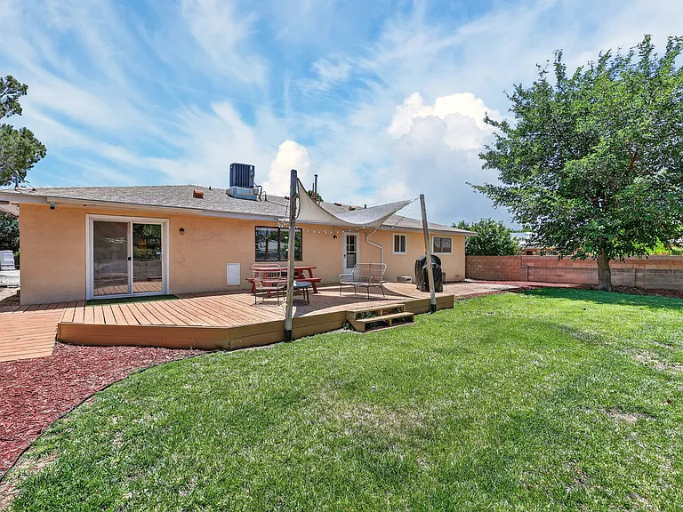 7107 Carriveau Ave NE — Photo 3