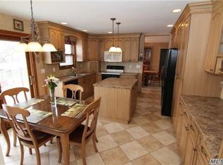 9 Carol Ave, Farmingville, NY 11738