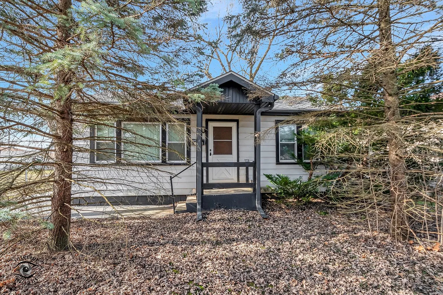 21956 Millard Ave photo 1