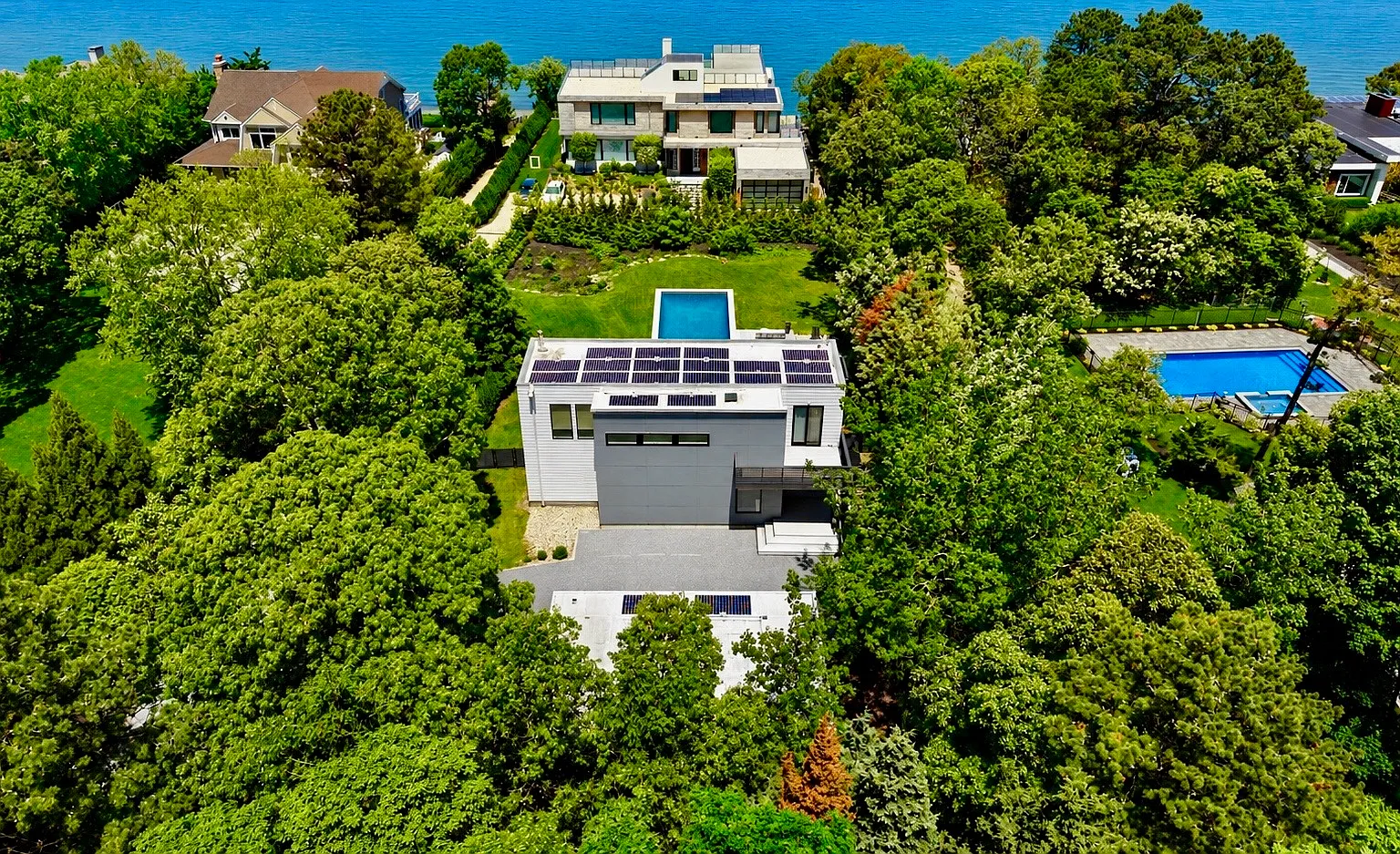 Hamptons Waterfront Escape on Peconic Bay — Photo 1