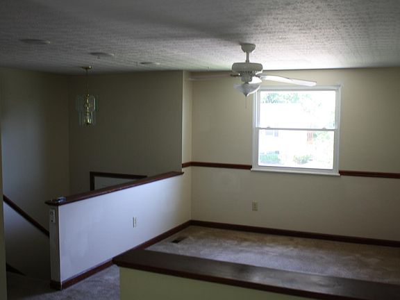 5th image of 419 Westgate Dr