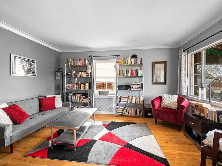 180 Tier St — Photo 2