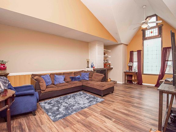 4th image of 7647 Chatham Cir