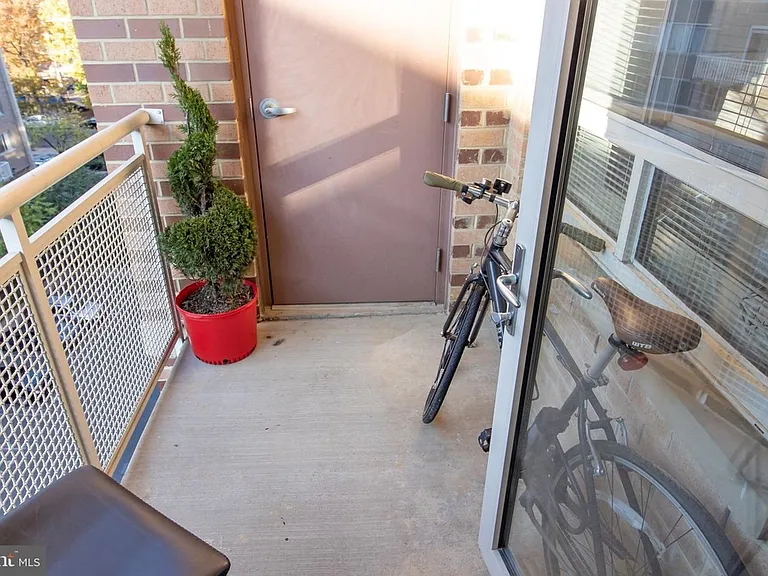 350 G St SW #N620 — Photo 20