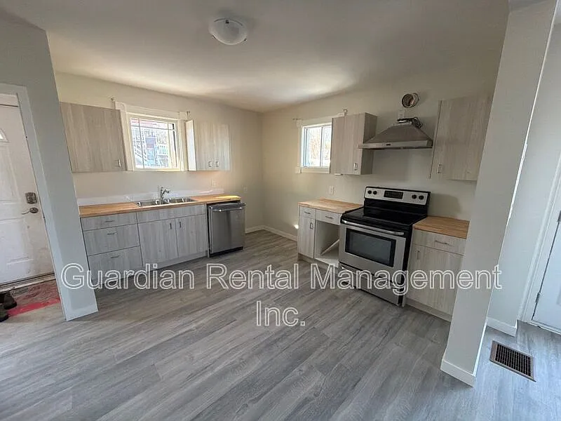 Building Photo - 1 Nugent St #C