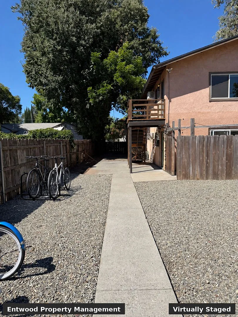 1448 Warner St — Photo 3