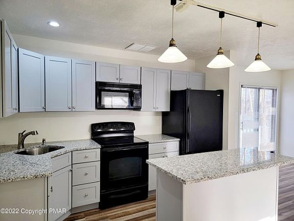 3rd image of 9825 Deerwood Dr
