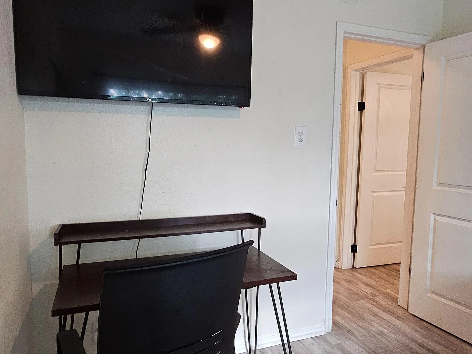3 bed, 2.0 bath, 1005 sqft, $685 — Photo 2