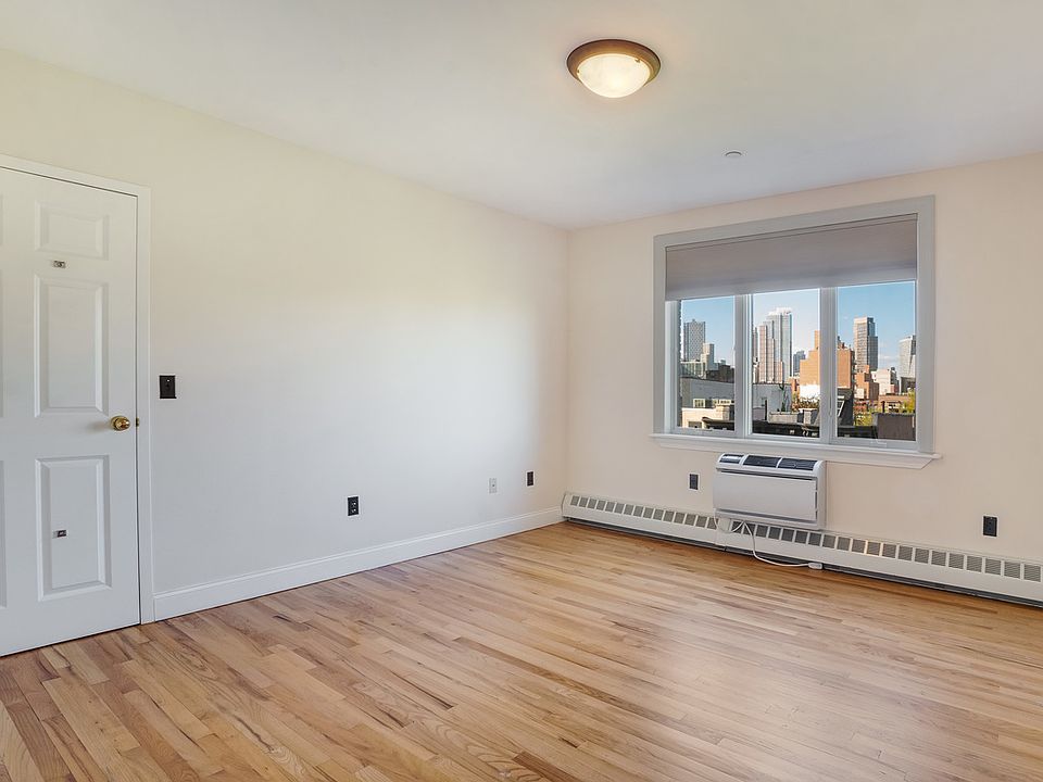 1st image of 598 President St #4DD
