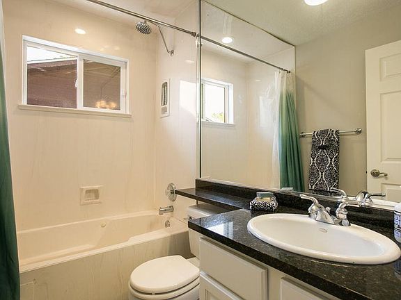 5th image of 3909 Pitt St NE