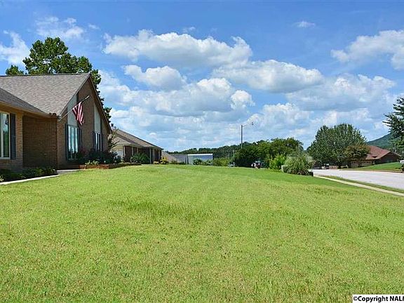3rd image of 108 Branchwater Ln