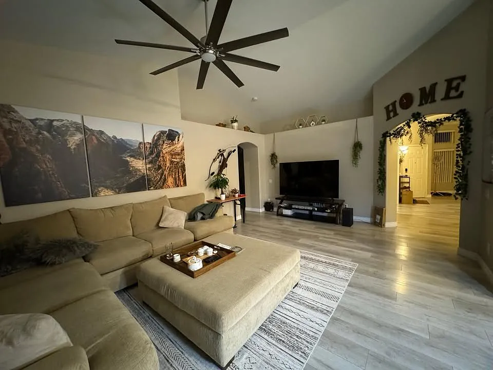 3 bed, 2070 sqft, $900 — Photo 1