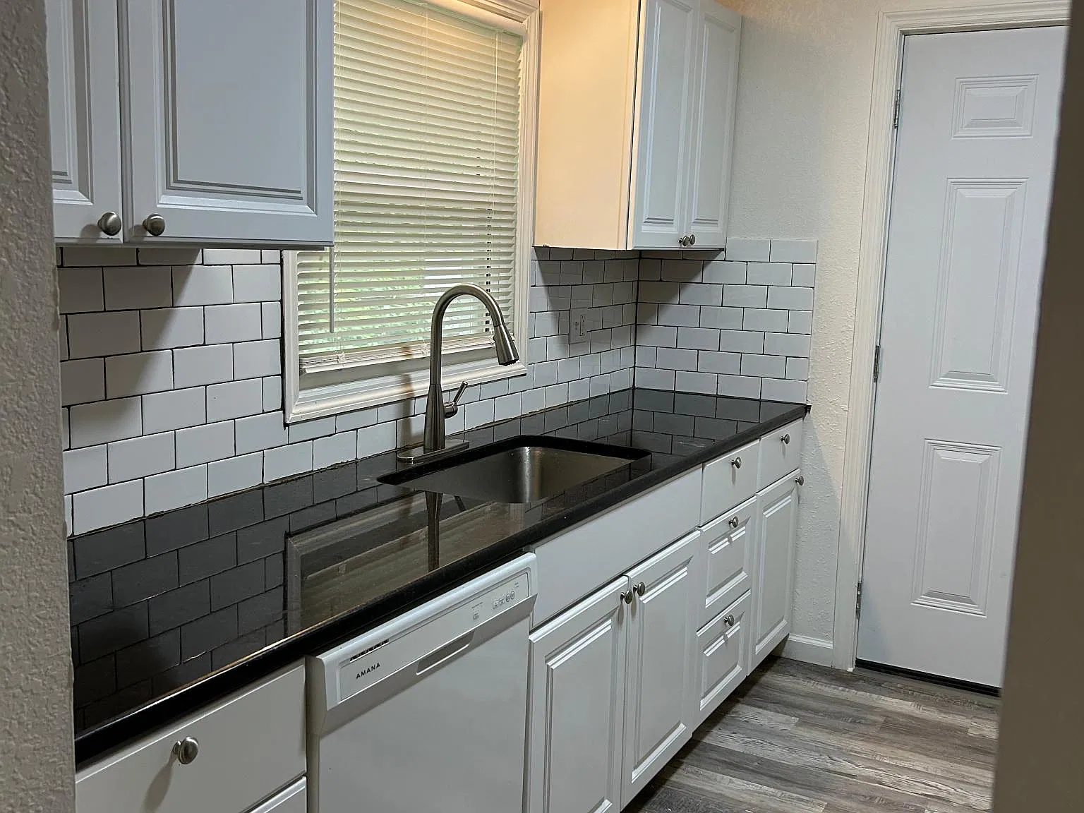 2 bed, 792 sqft, $1,300 — Photo 2